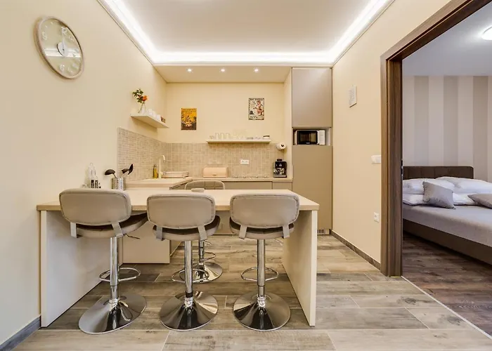 Forest Foeldvar By Bltn Lägenhet